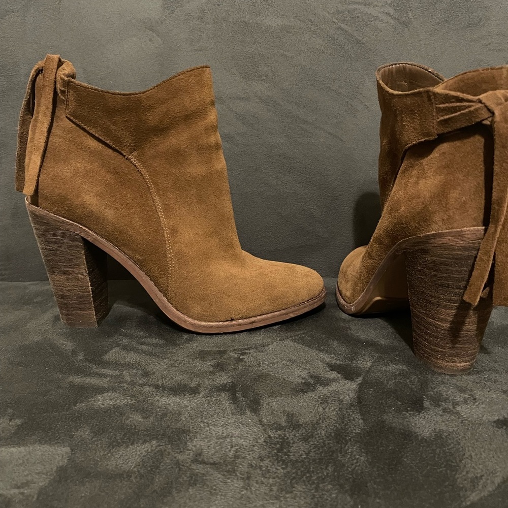 Vince Camuto 'Linford' Bootie Brown Suede Boots Tassels Size 6.5.,